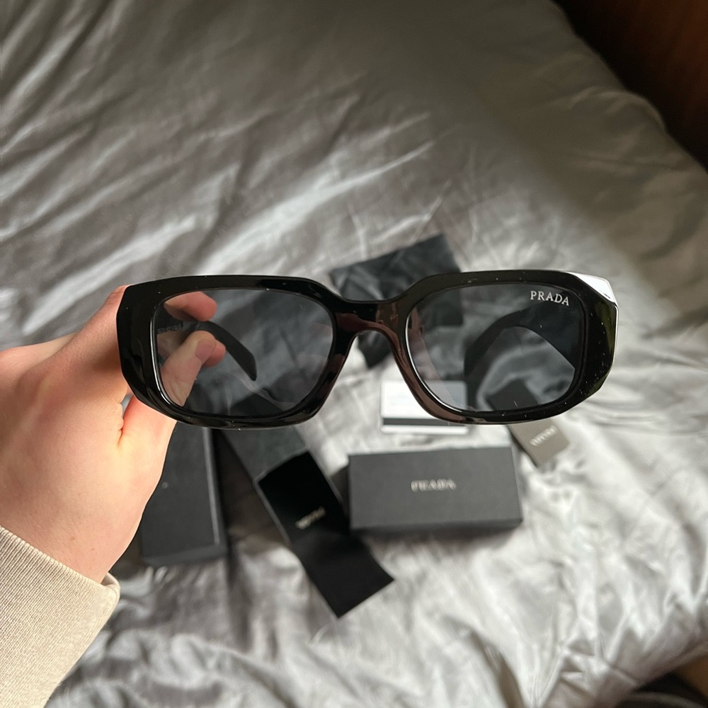 Prada Black Sunglasses unisex style - Picture 4 of 8